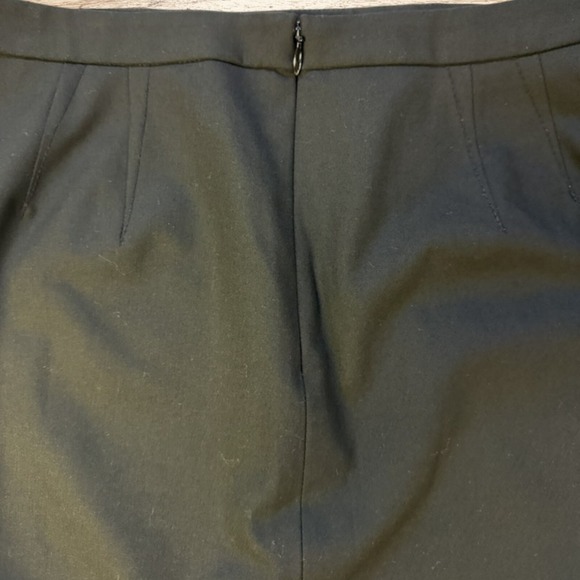 Ann Taylor LOFT Womens Pencil Skirt with Back Slit -‎ Size 8P - Black Stretch - Picture 4 of 6